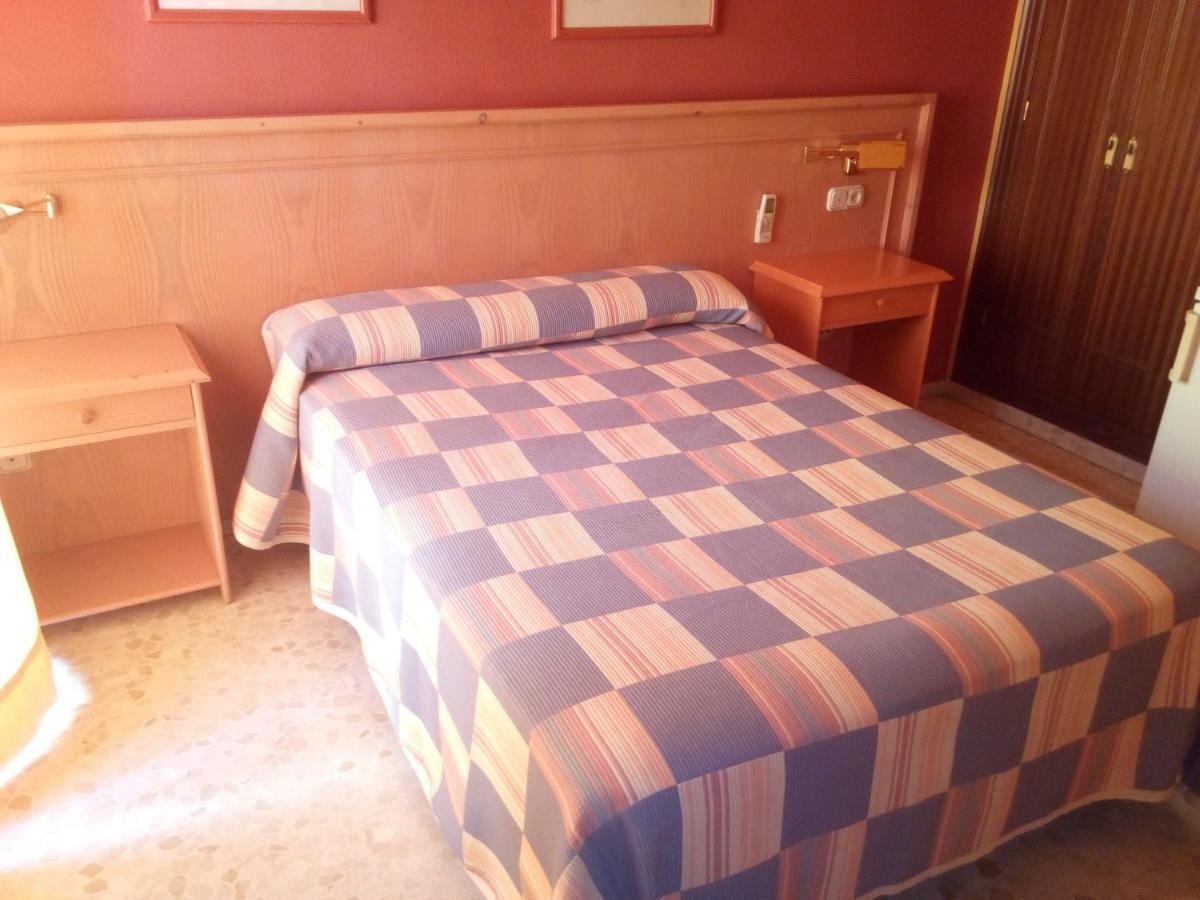 Hostal Carlos III Эль-Эхидо Экстерьер фото