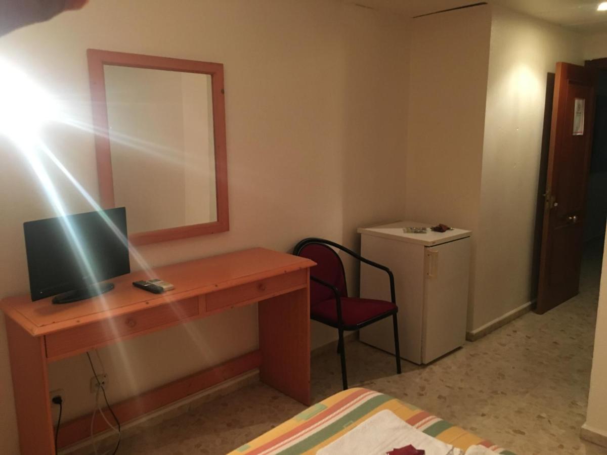 Hostal Carlos III Эль-Эхидо Экстерьер фото