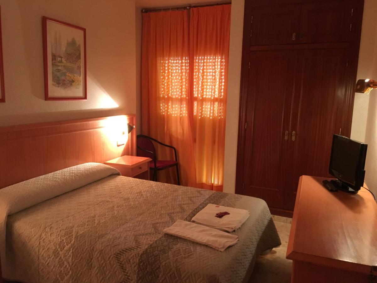 Hostal Carlos III Эль-Эхидо Экстерьер фото