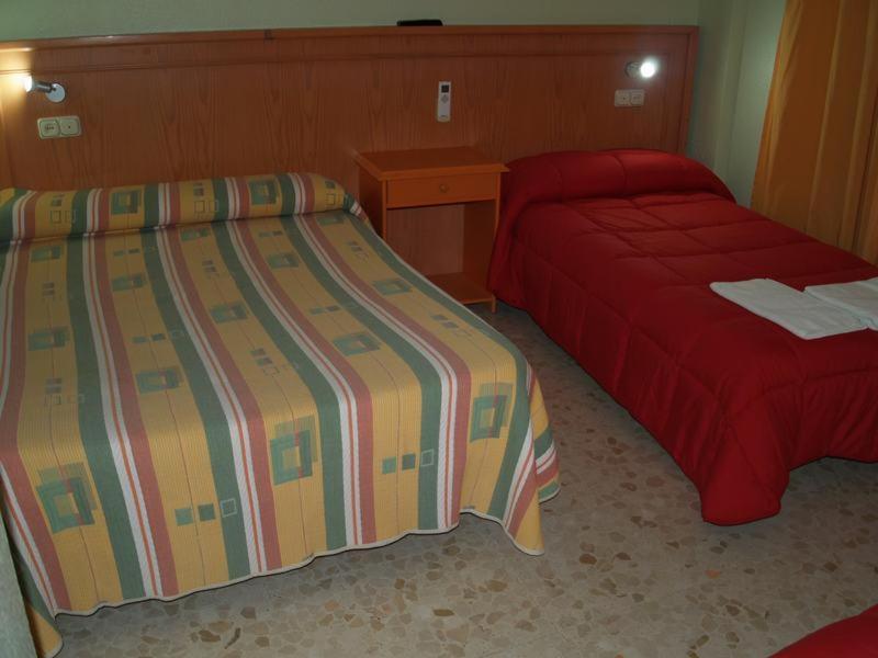 Hostal Carlos III Эль-Эхидо Экстерьер фото